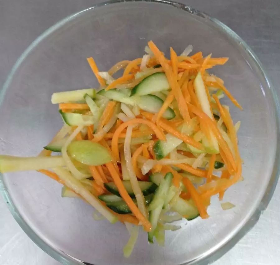 Салат из редьки с овощами