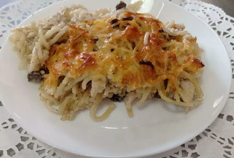 Паста с куриной грудкой с грибами