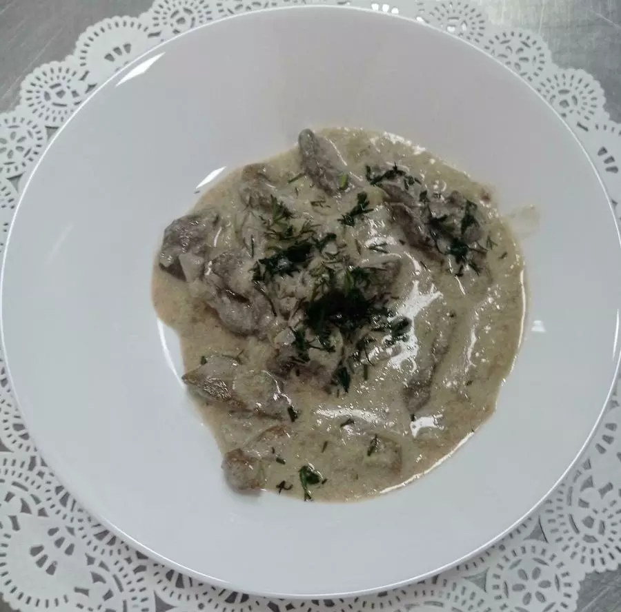 Печень по-строгановски