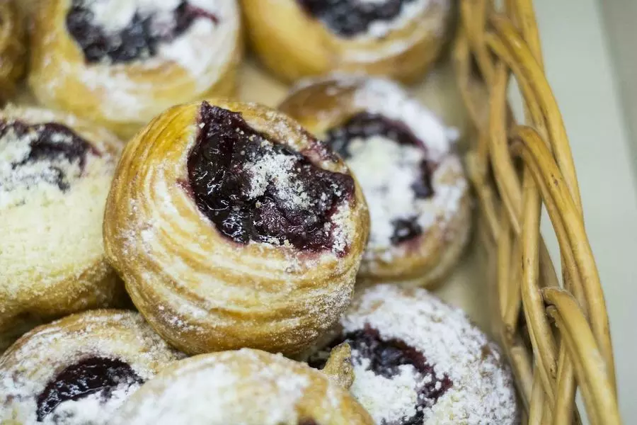 Булочка вишневая постная