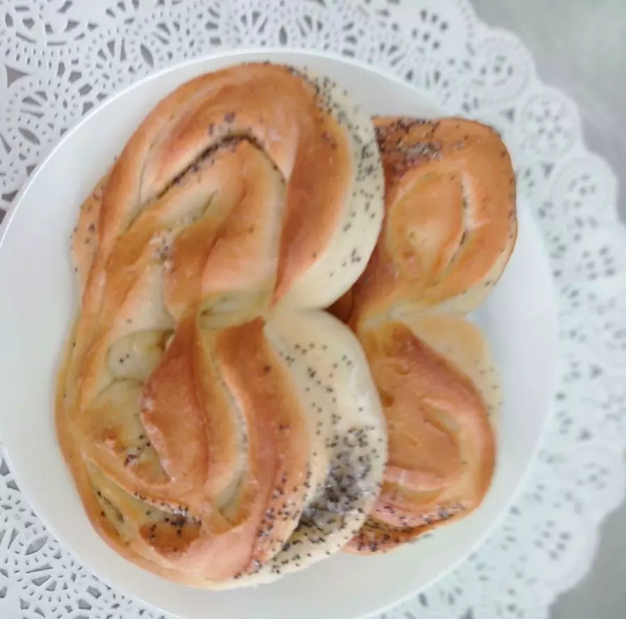 Булочка с маком