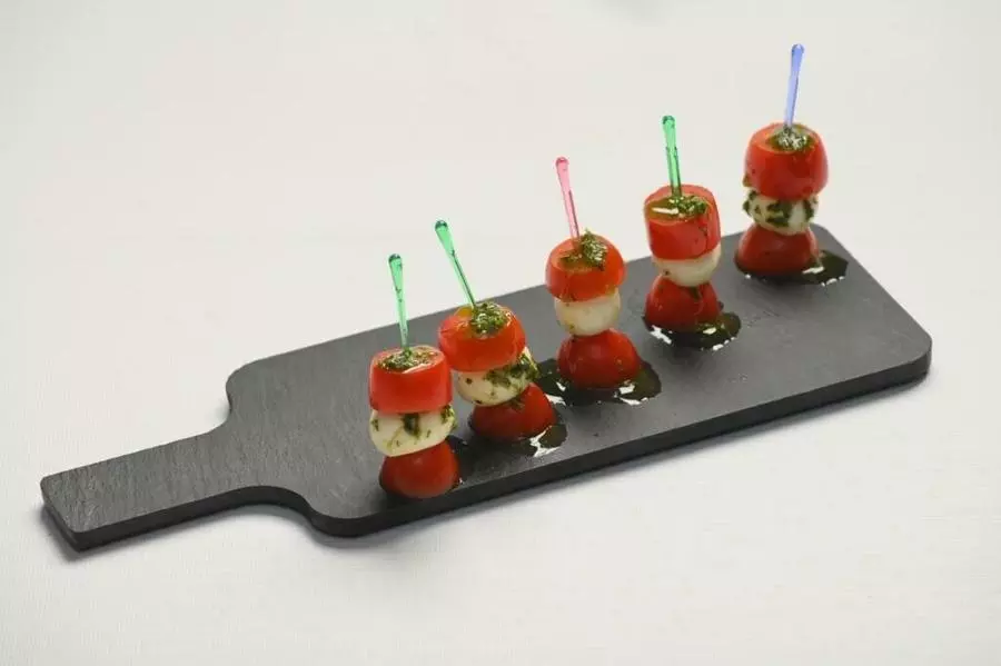 Канапе Капрезе 