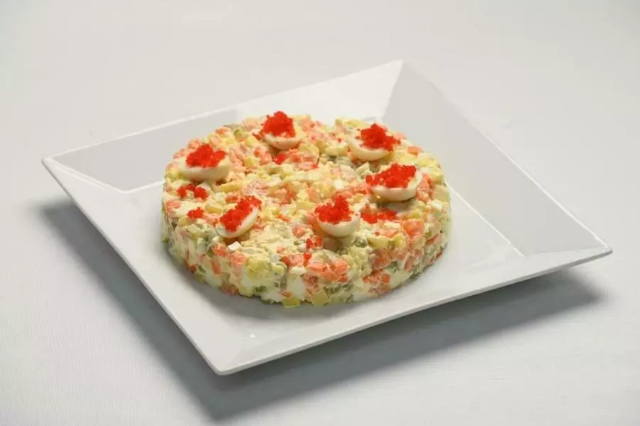 Салат Оливье с говядиной 