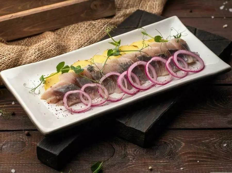 Сельдь с отварным картофелем