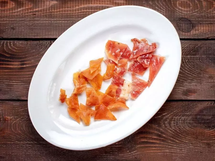 Чипсы мясные