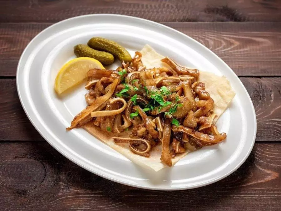 Уши свиные с острым соусом