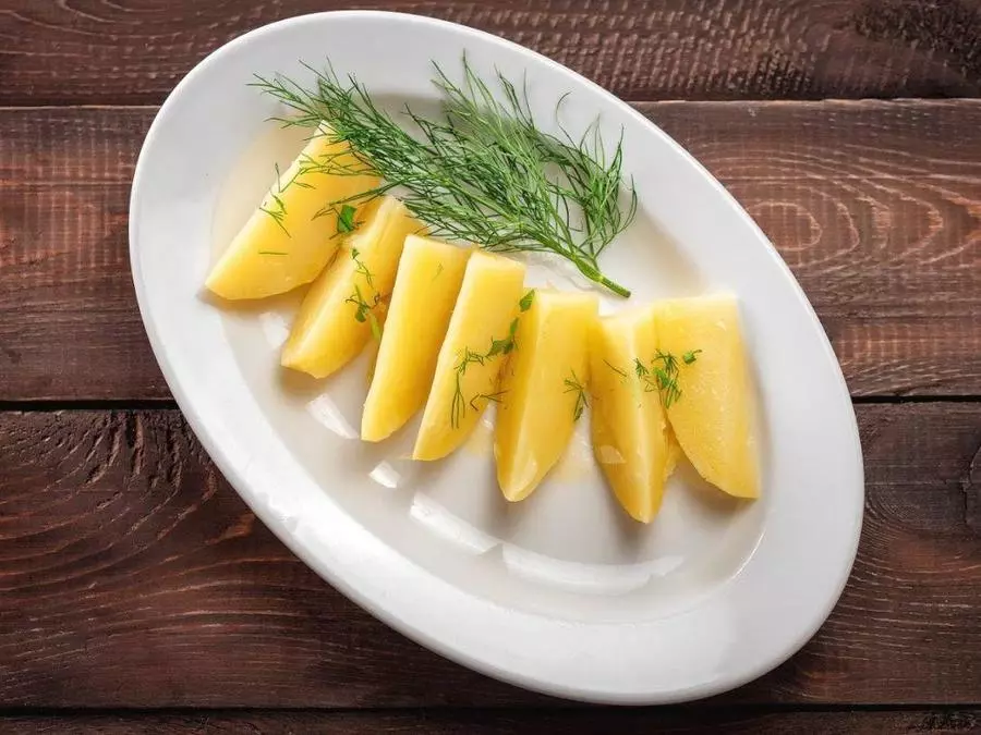 Картофель отварной с маслом и зеленью