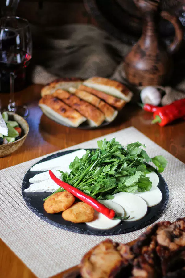 Тарелка "Сыр с зеленью"