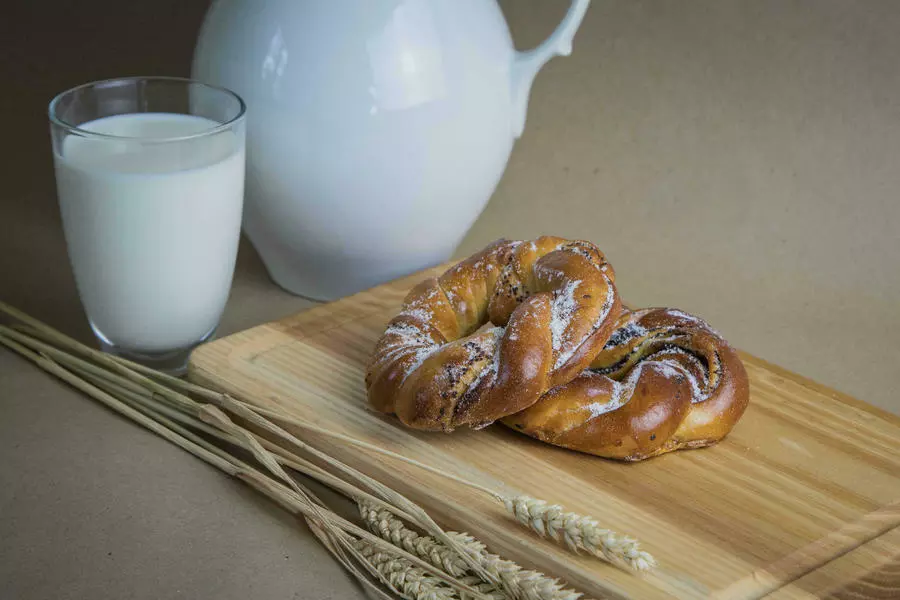 Булочка с маком 90г