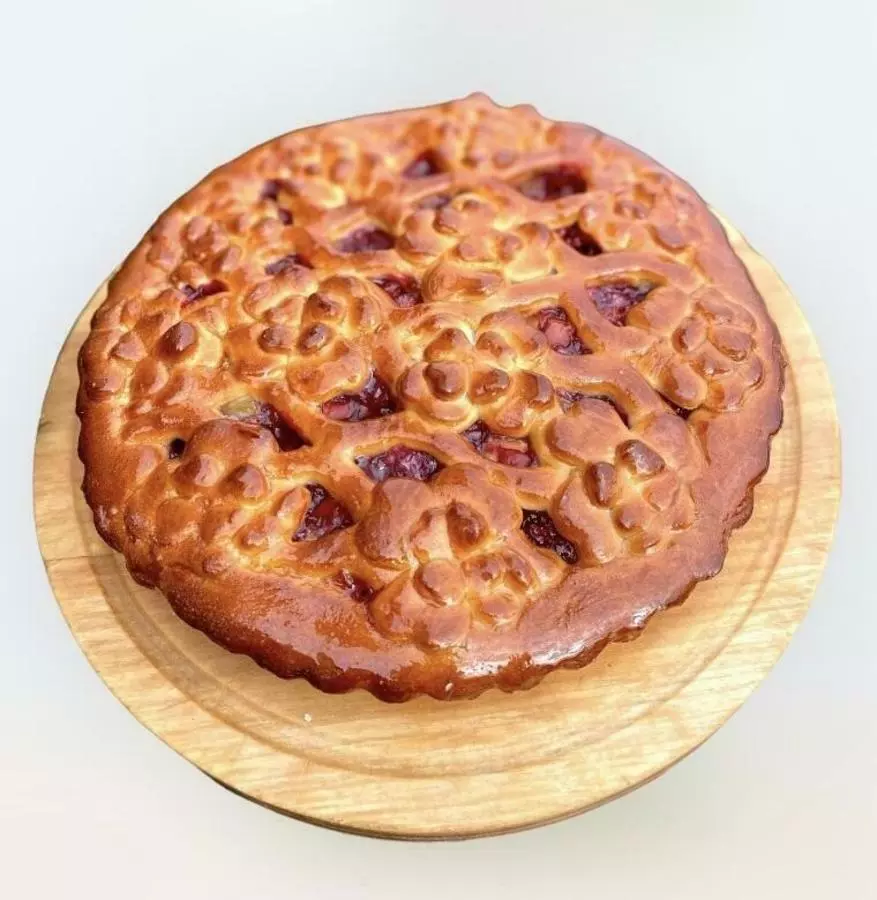 Пирог брусника с яблоком