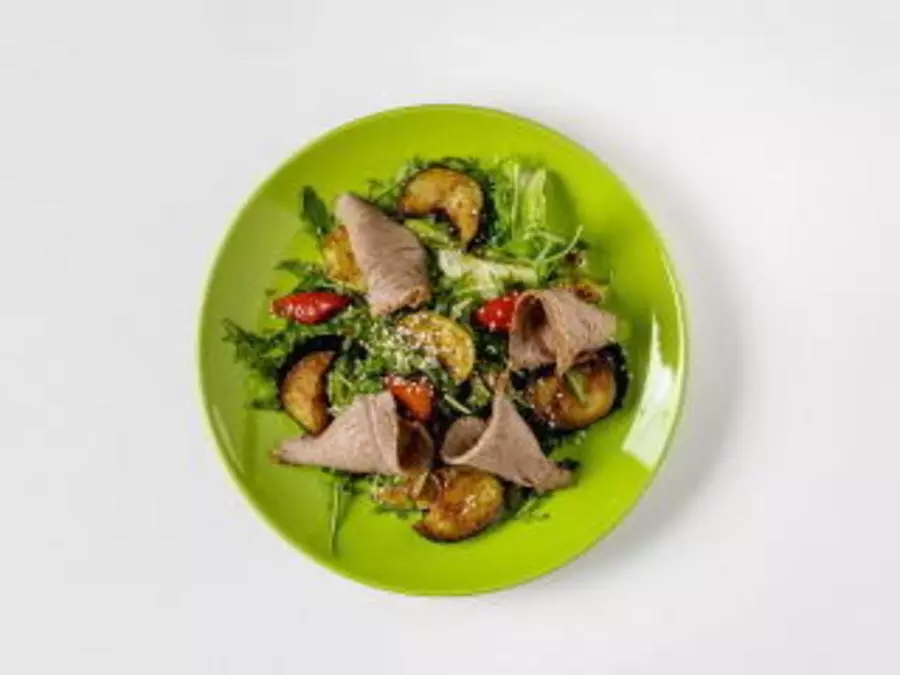 Салат с ростбифом и печеными овощами