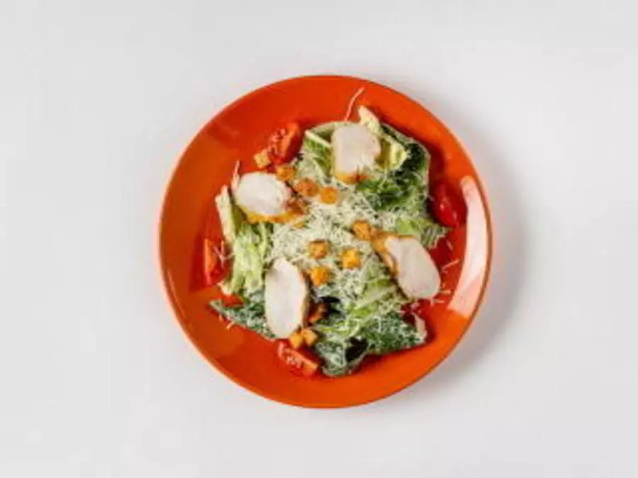 Салат Цезарь с курицей
