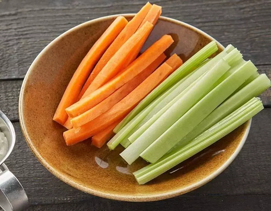 СЕЛЬДЕРЕЙ И МОРКОВЬ