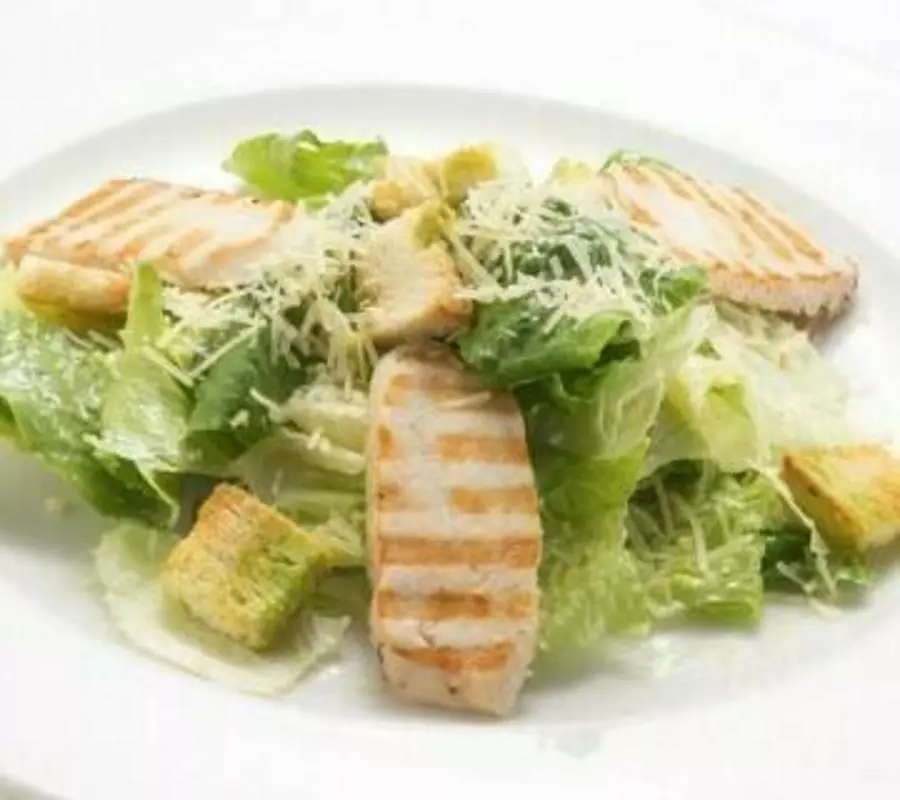 ЦЕЗАРЬ С КУРИЦЕЙ