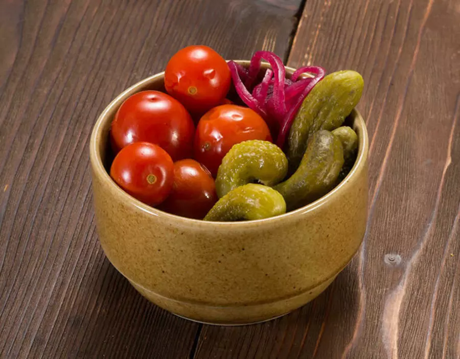 ассорти из маринованных овощей