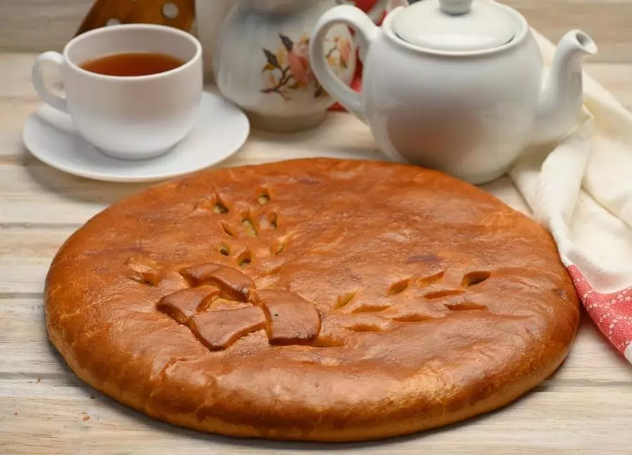 Пирог с курицей, ананасом и сыром 0,5 