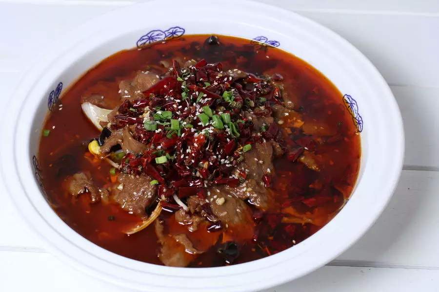 Говядина с овощами по-сычуаньски 水煮牛肉