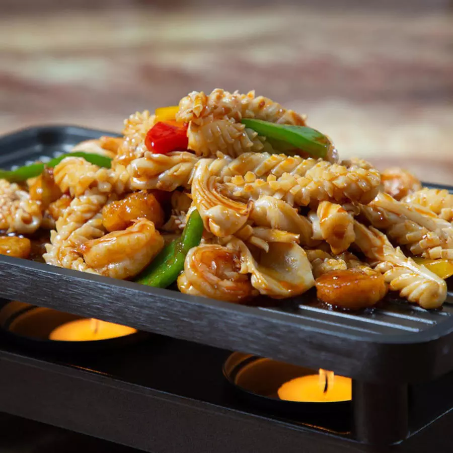 Морепродукты с овощами  铁板三鲜 