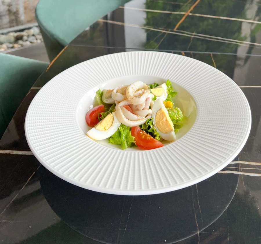 Салат с кальмаром