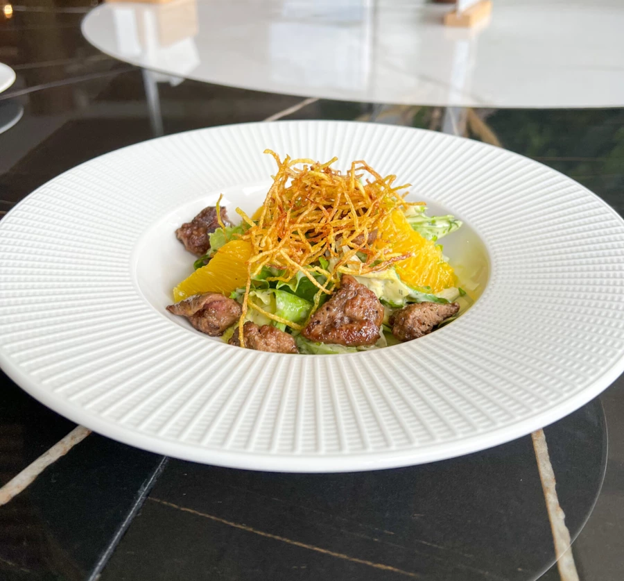 Салат с куриной печенью и апельсином