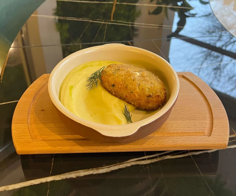 Котлета куриная с сыром и пюре