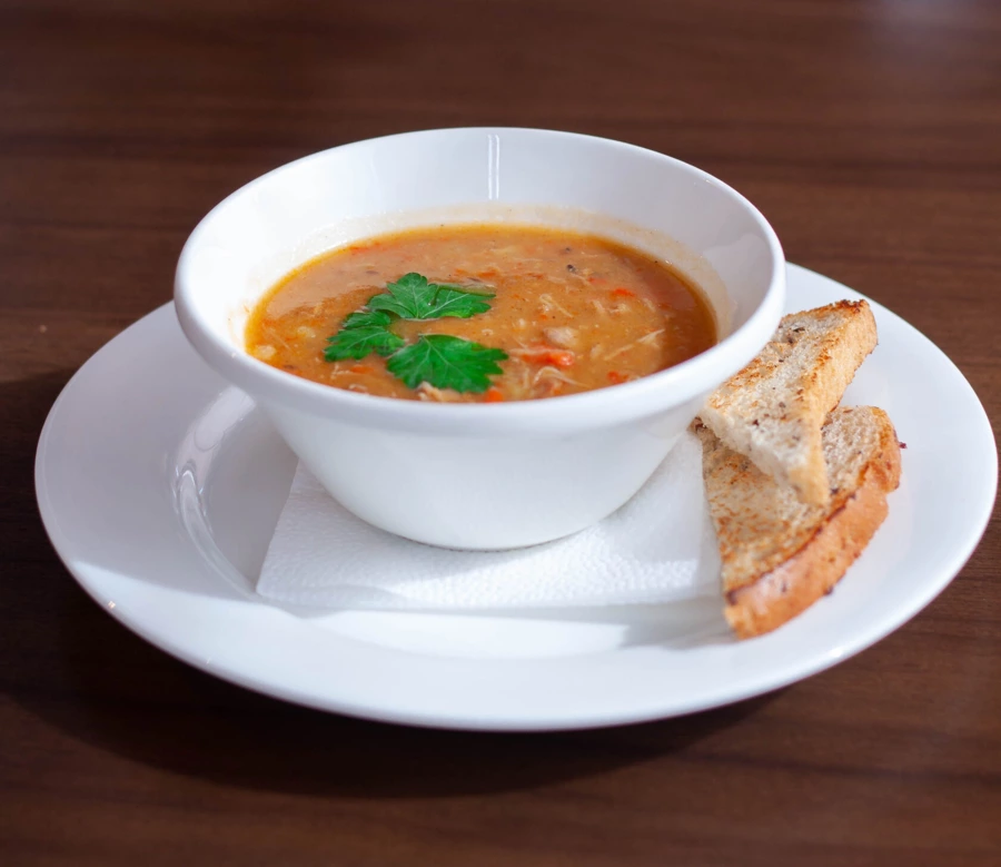 Гороховый суп с копченой куриной грудкой