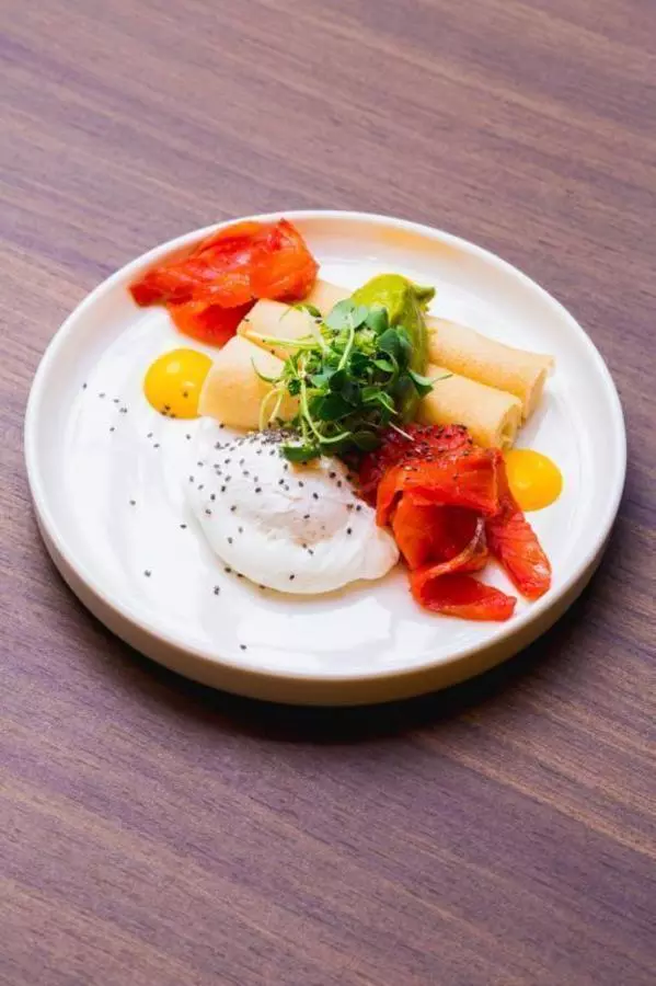 Рисовые блины с лососем и гуагамоле