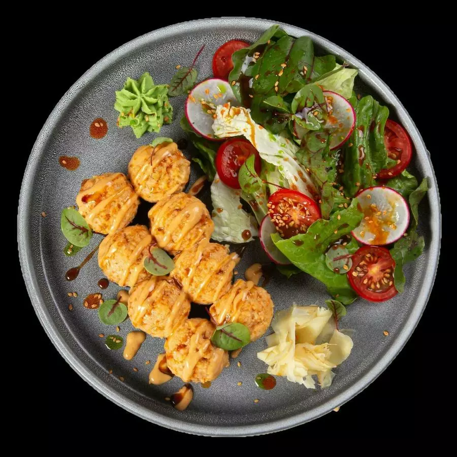 Ролл запеченный с мясом Рапана и сливочным сыром