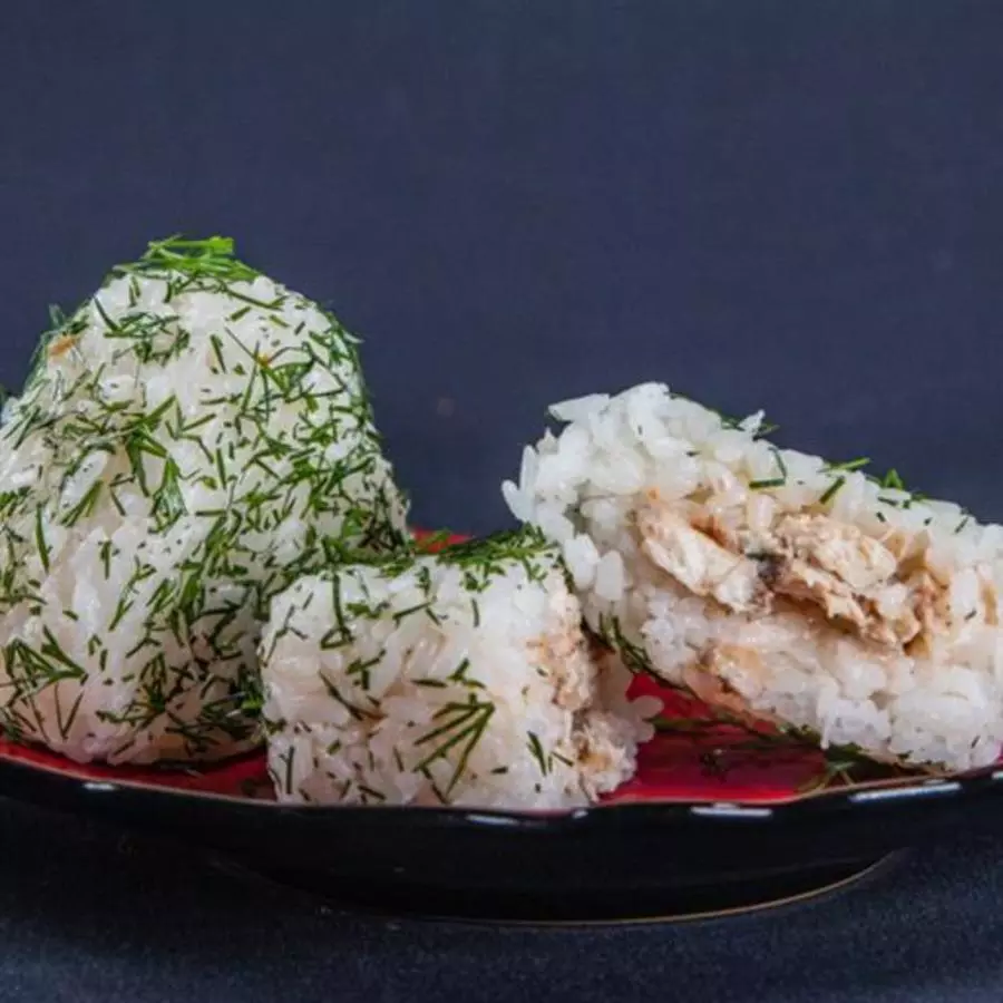 Онигири с курицей 