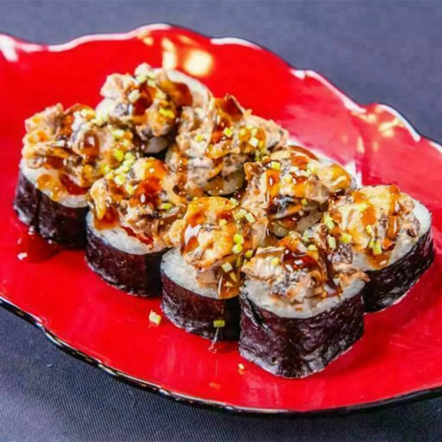 Ролл с курицей и грибами