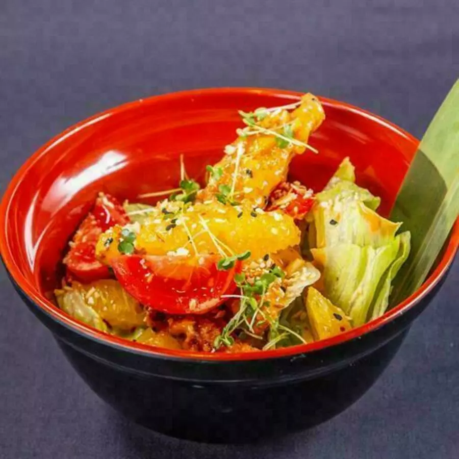 Салат хрустящей курицей