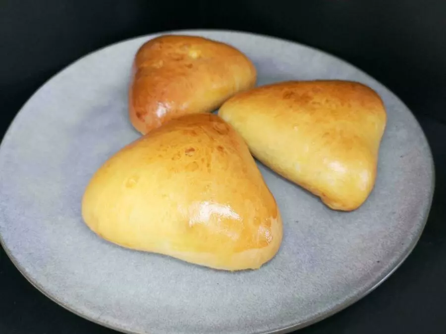 Пирожок с карамелизированными яблоками