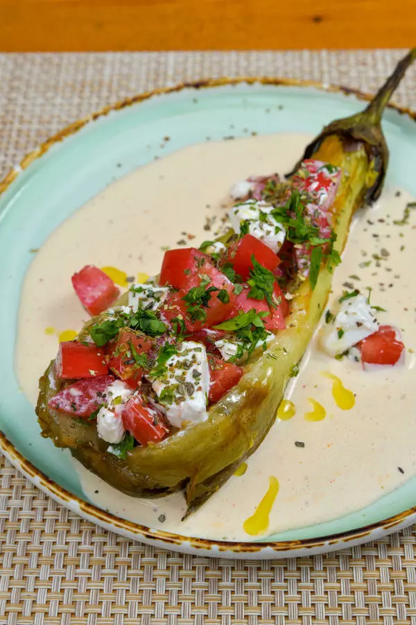 Баклажан с соусом тахини