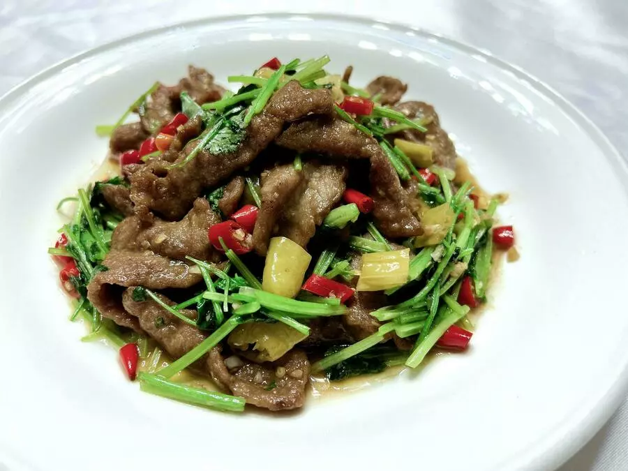 Острая жареная говядина 小炒牛肉