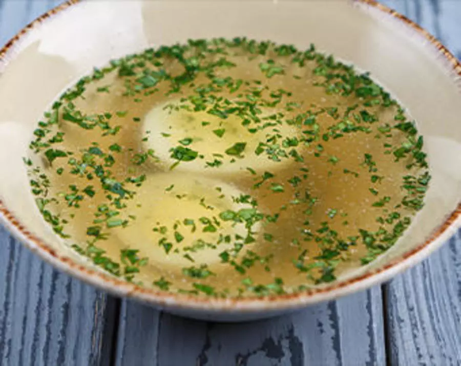 Бульон куриный с яйцом