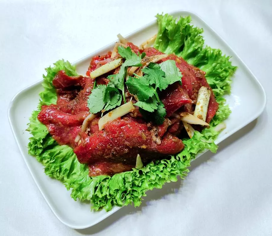 Говядина с черным перцем  黑椒汁牛肉  