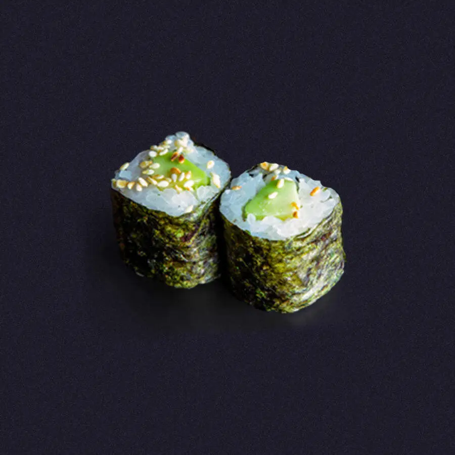 Ролл маки с авокадо и кунжутом