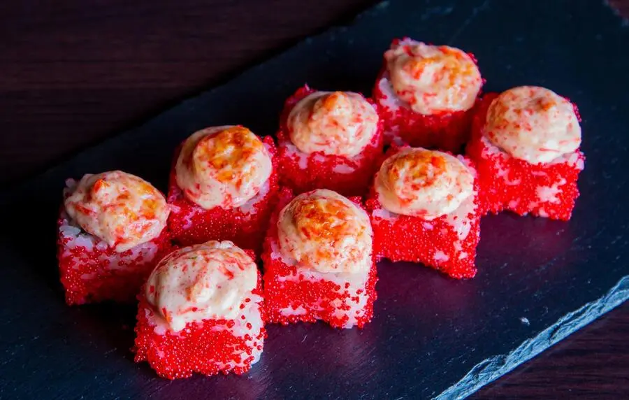 Ролл Кани тобико