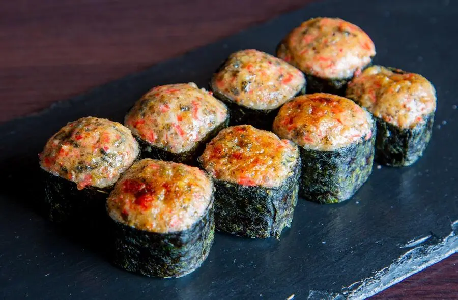 Ролл с угрем запеченный