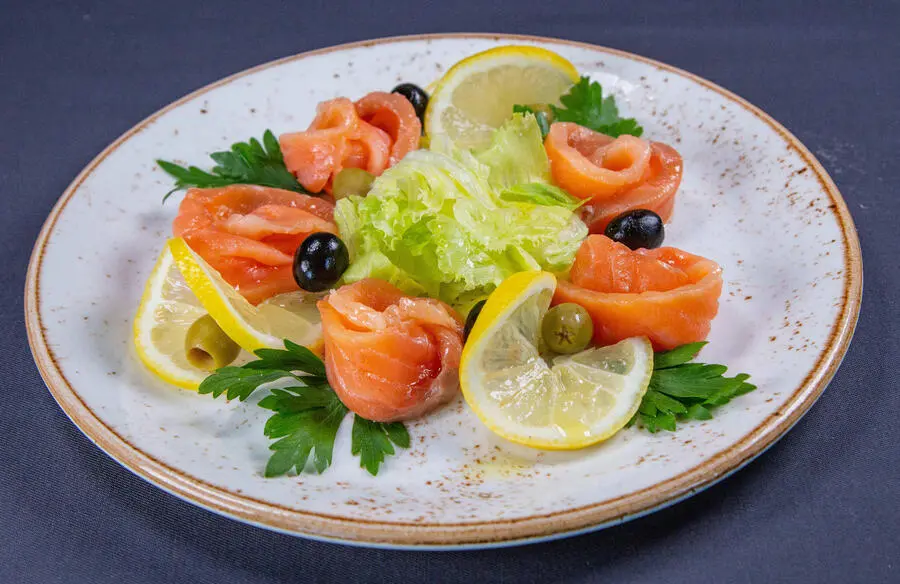 Нарезка форели с/с