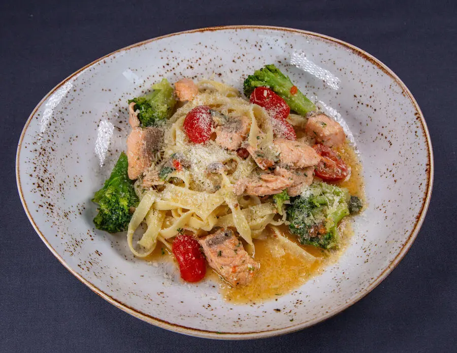 Тальятелле с лососем и брокколи 295г