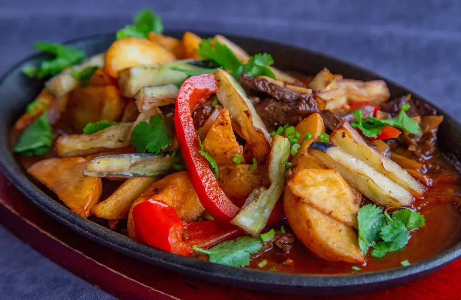 Сковорода с говядиной и картофелем