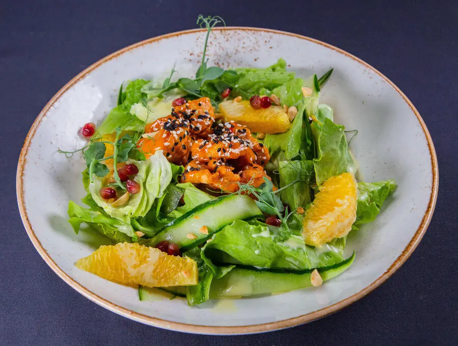 Салат с цыпленком в соусе том ям 230г