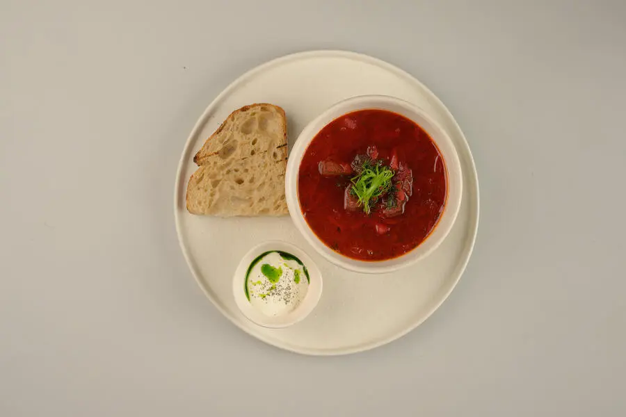 Крепкий борщ с телячьими щечками