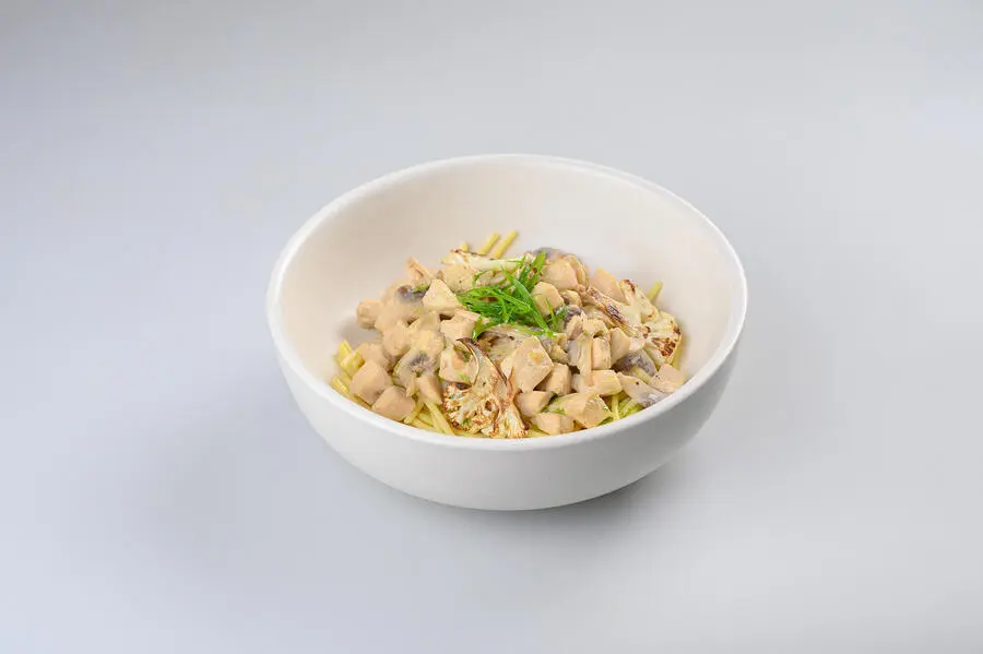 Спагетти без глютена с курицей и грибами