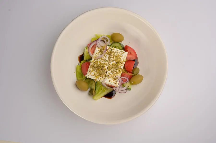 Салат греческий с брынзой