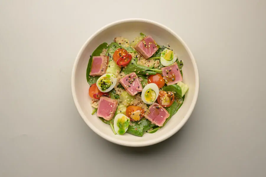 Салат с тунцом