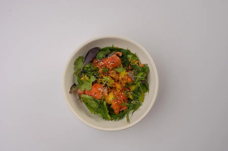 Салат с лососем