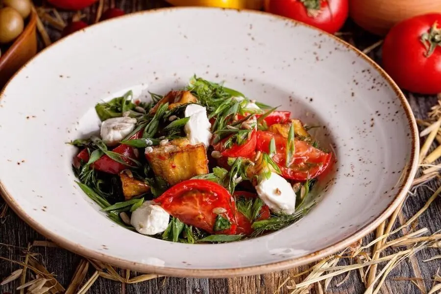 Салат с хрустящими баклажанами