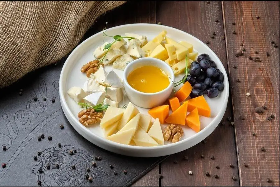 Сырная тарелка к вину